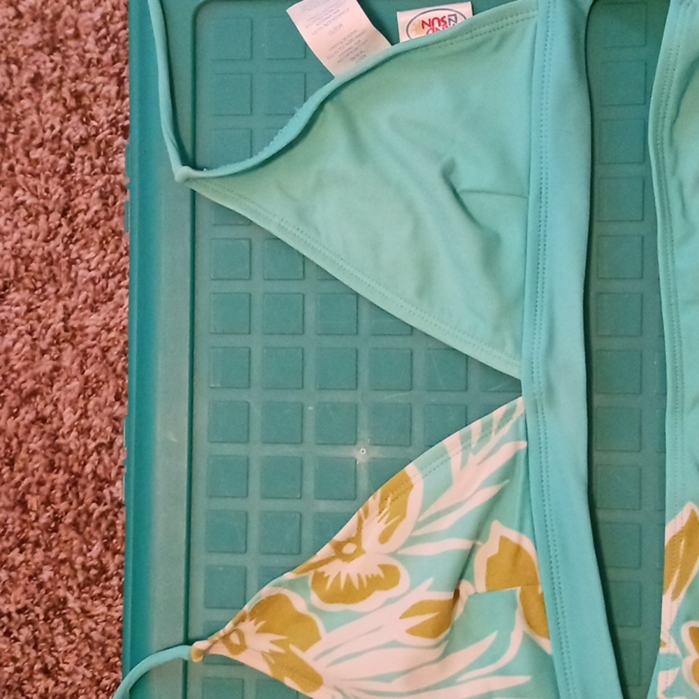 Bikini - Picture 2 of 3